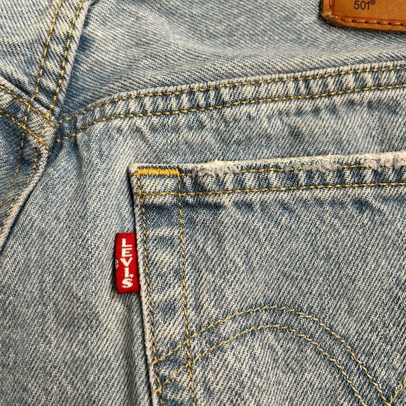 Levi's 501 Premium Quality High Rise Capital E High-Rise Distressed Denim Shorts - Picture 4 of 8